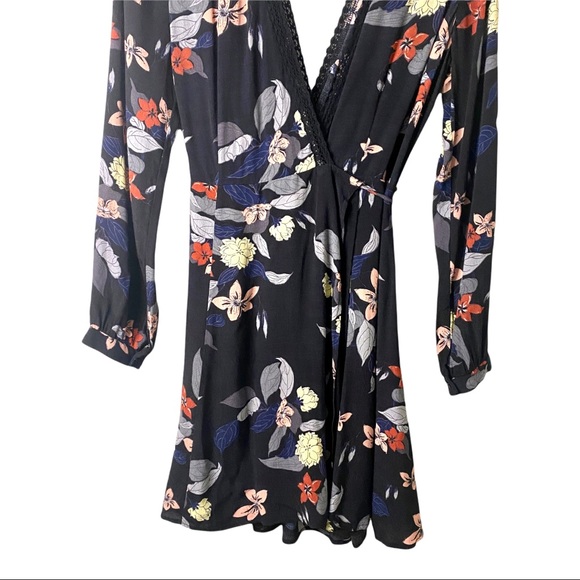 ASTR The Label Floral Print Wrap Dress (S) - Picture 6 of 8